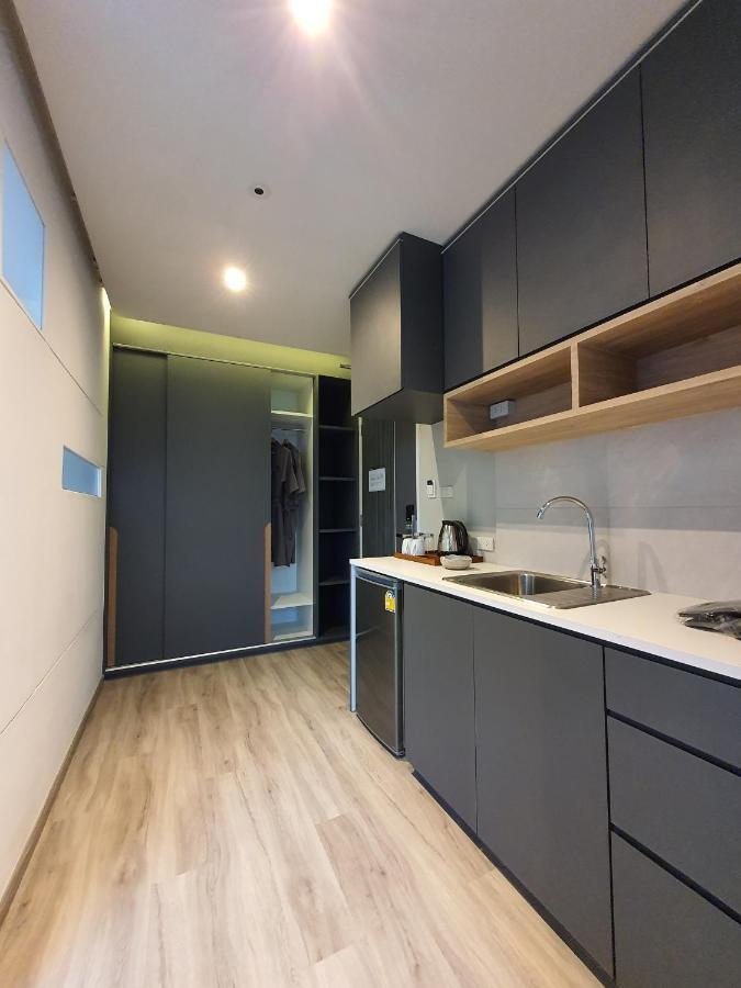 Deluxe Studio