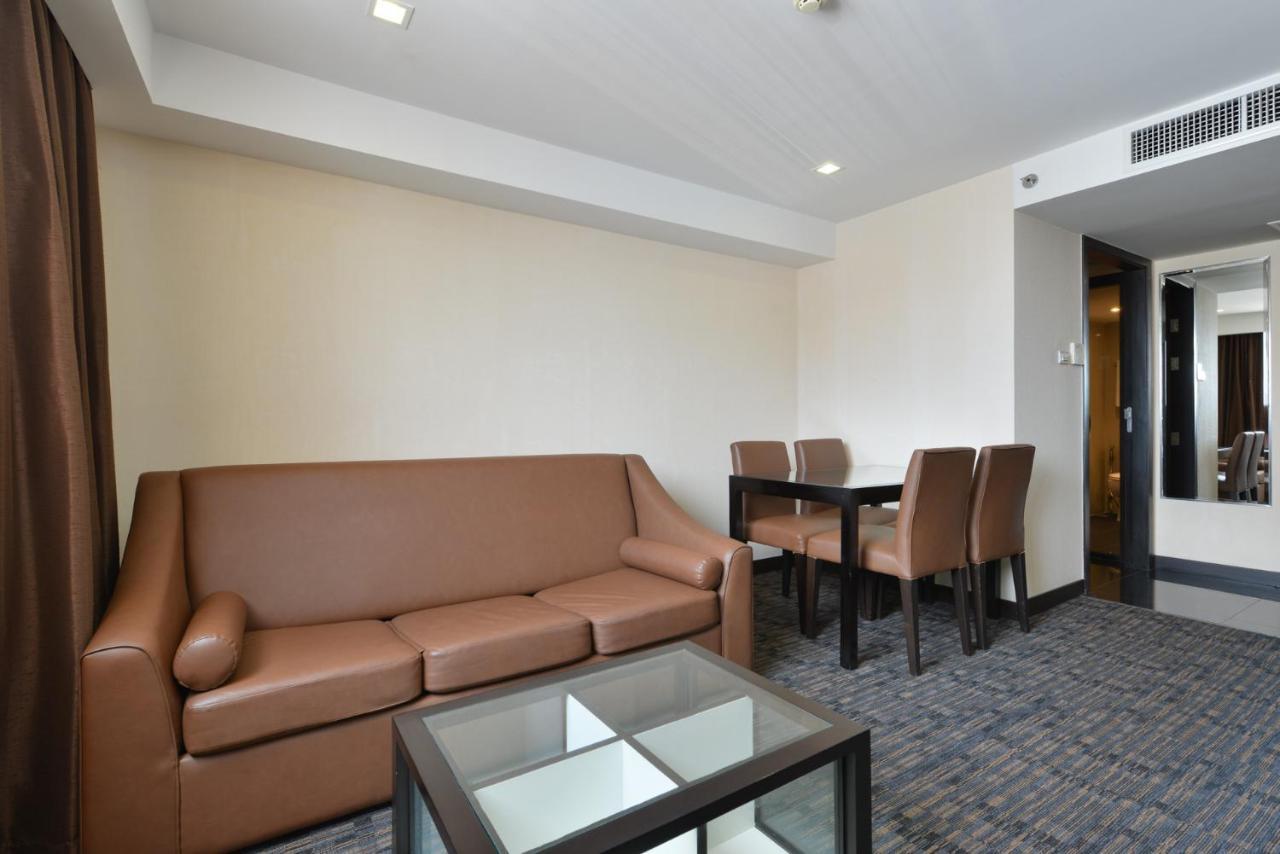 Family Room,1023133831:JPEG