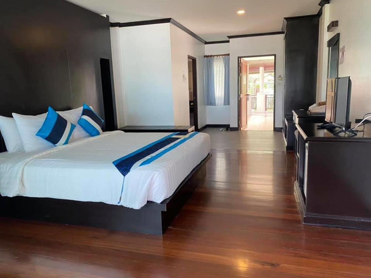 Deluxe Double Room Pool View