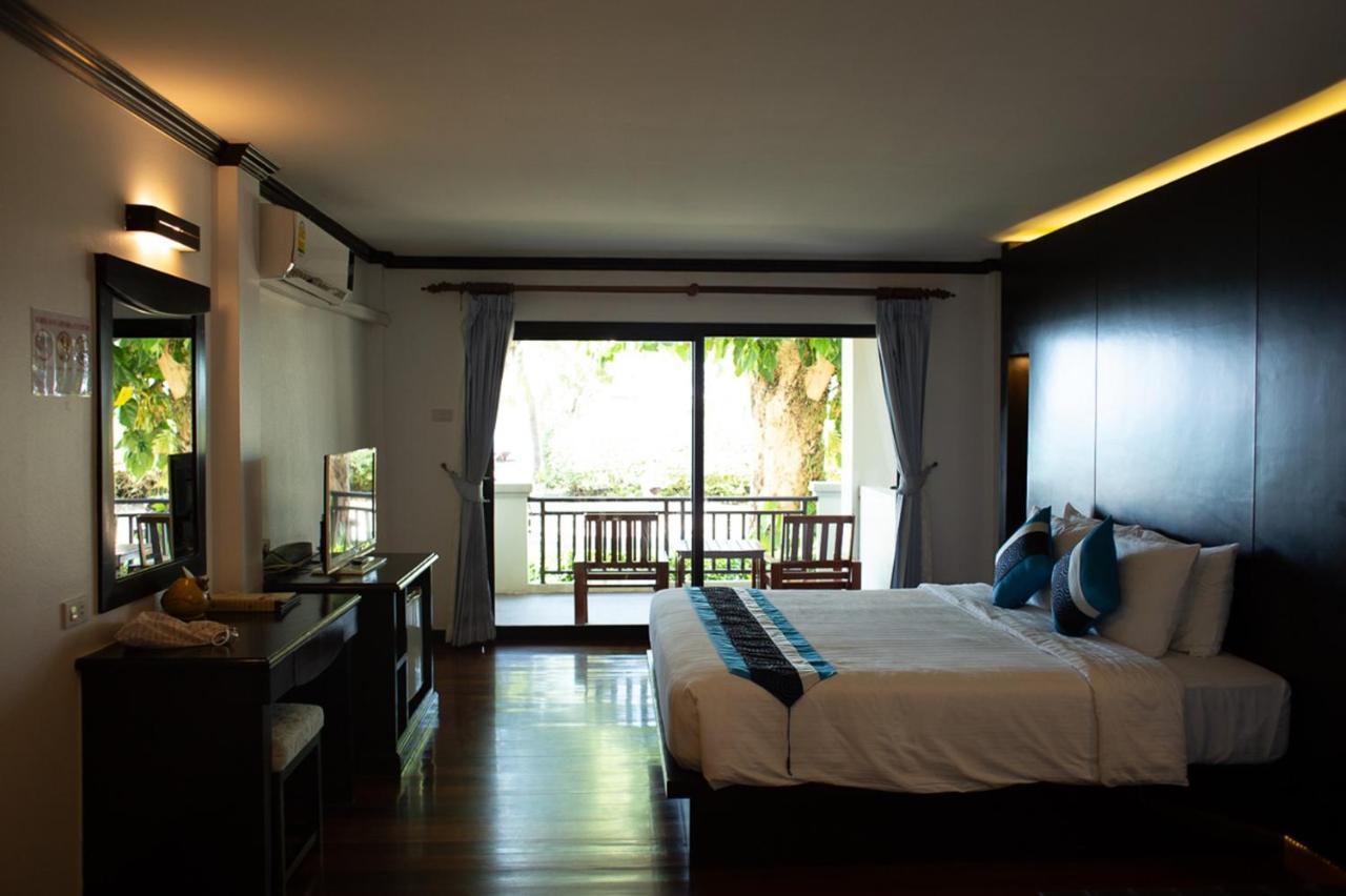 Deluxe Double Room Pool View
