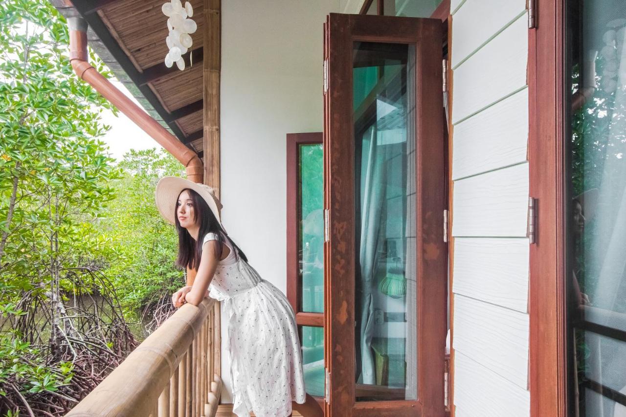 Zimmer mit Queensize-Bett und Balkon