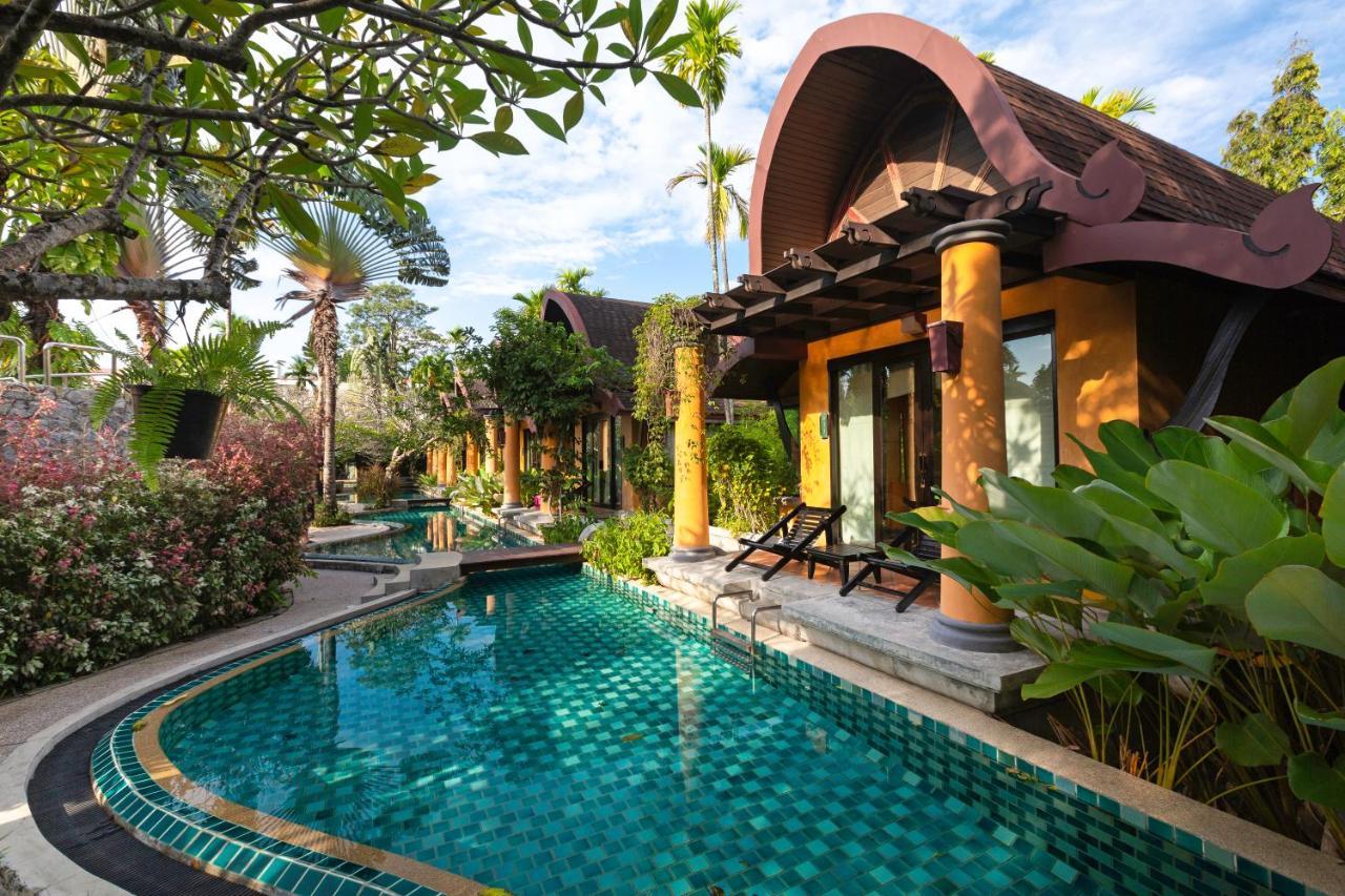Villa Pool Access