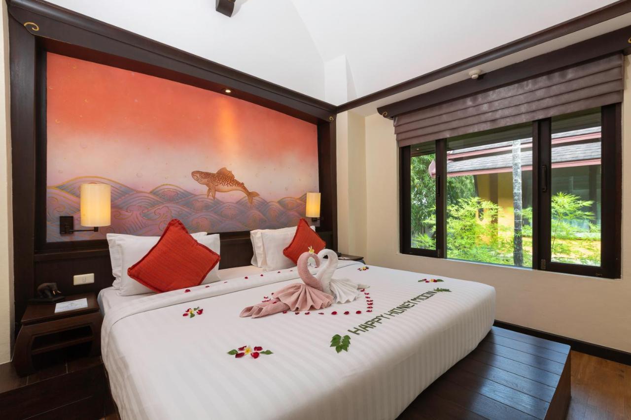 Villa Pool Access