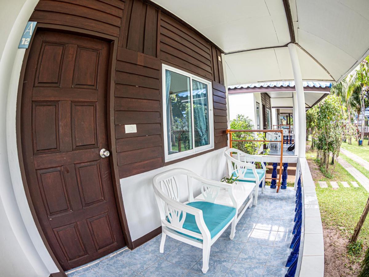 Bungalow Garden View