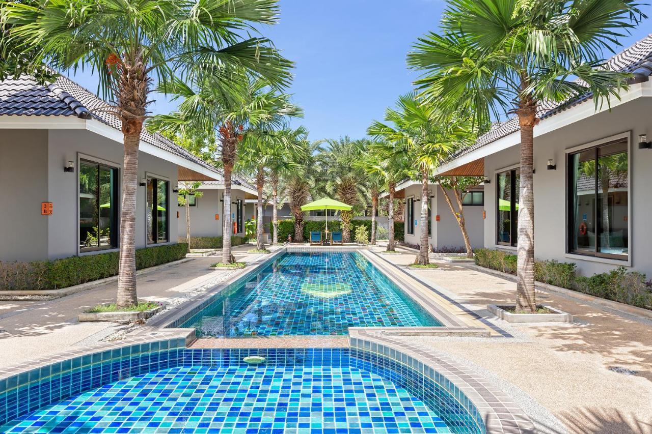 Deluxe Double or Twin Room with Pool Access,1060229362:JPEG