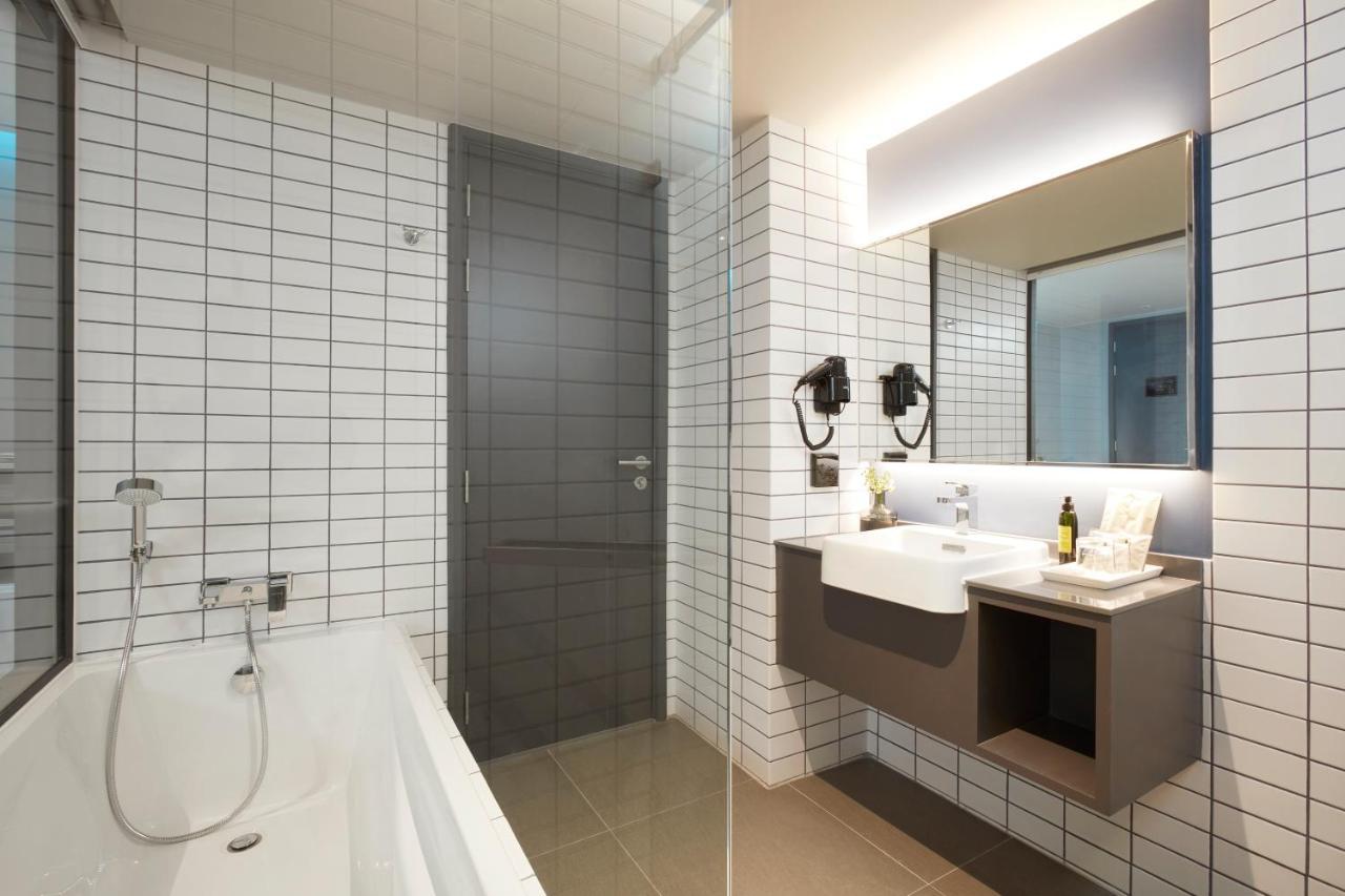Deluxe Double Room Bath
