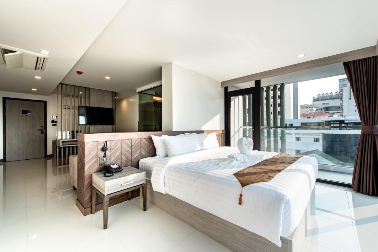 Queen Room Garden View