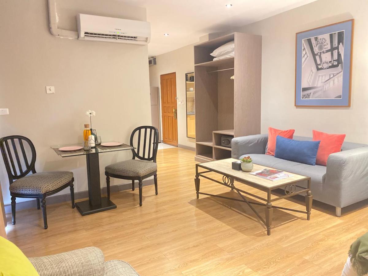 Deluxe Suite Kitchen