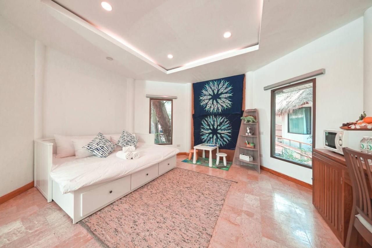 Family Room with Sea View,1309965631:JPEG