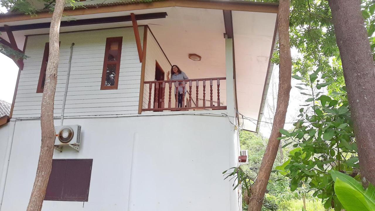 6-Bed Mixed Dormitory Room