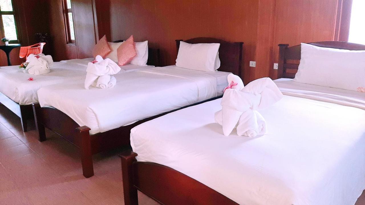 6-Bed Mixed Dormitory Room
