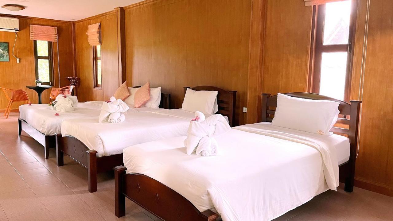 6-Bed Mixed Dormitory Room