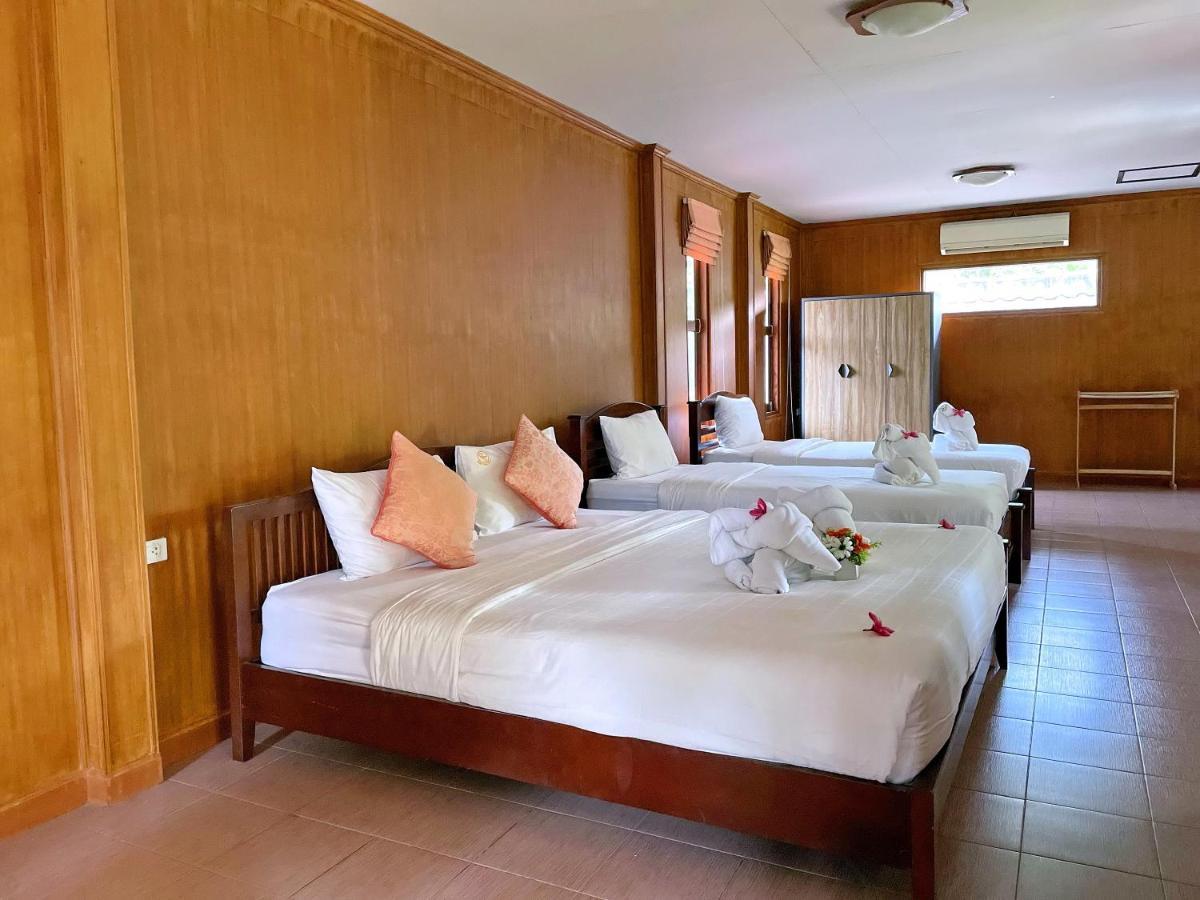 6-Bed Mixed Dormitory Room