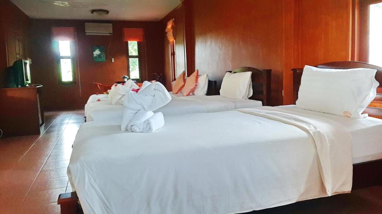 6-Bed Mixed Dormitory Room