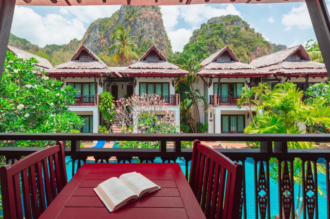 Deluxe Double or Twin Room with Pool View,1132580262:JPEG