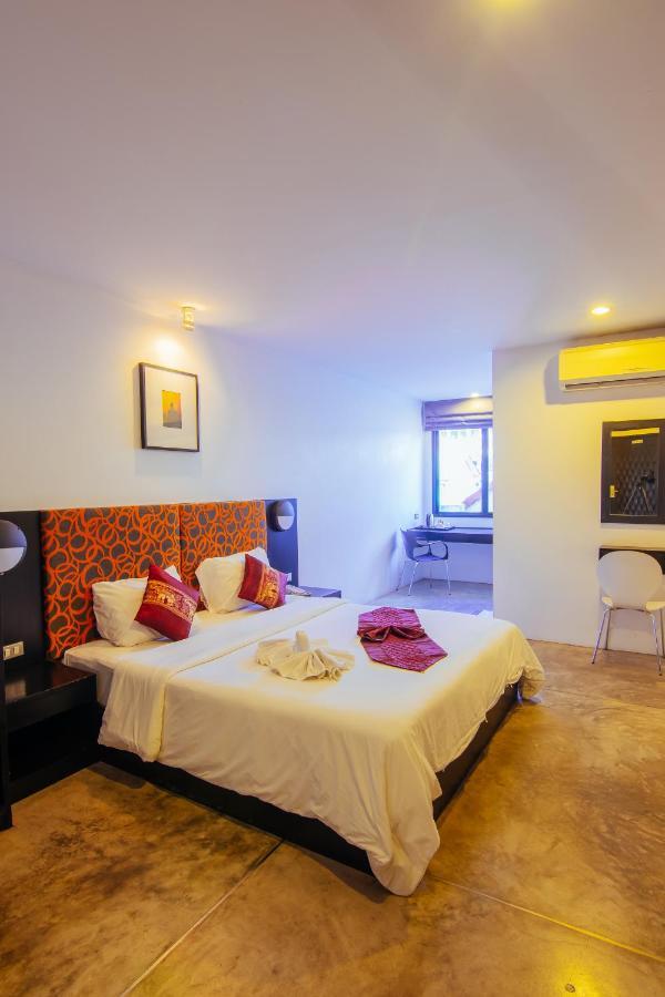 Large Deluxe Double or Twin Room