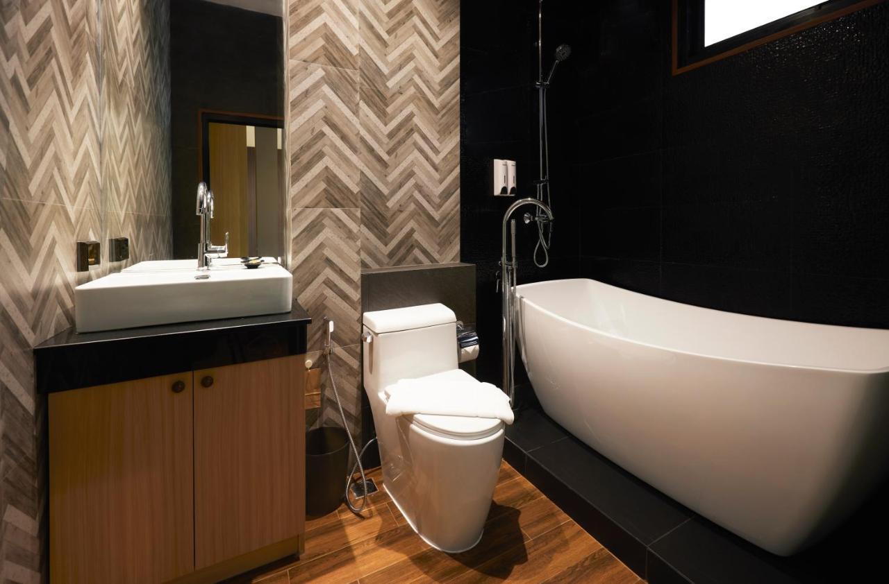 Deluxe Double Room with Bath,1147142191:JPEG