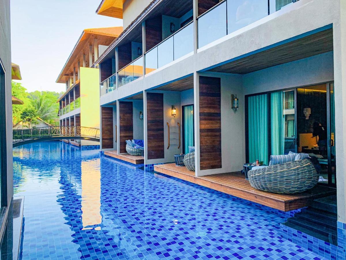 Deluxe Double or Twin Room Pool Access