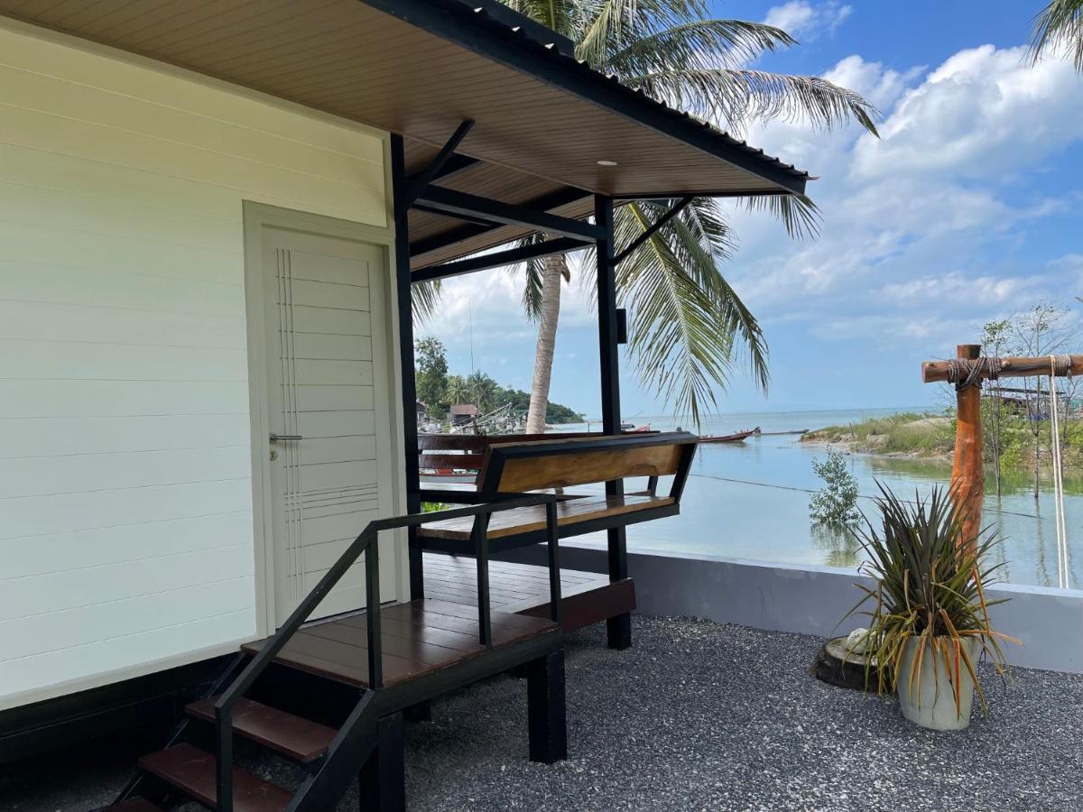Bungalow Beach Front