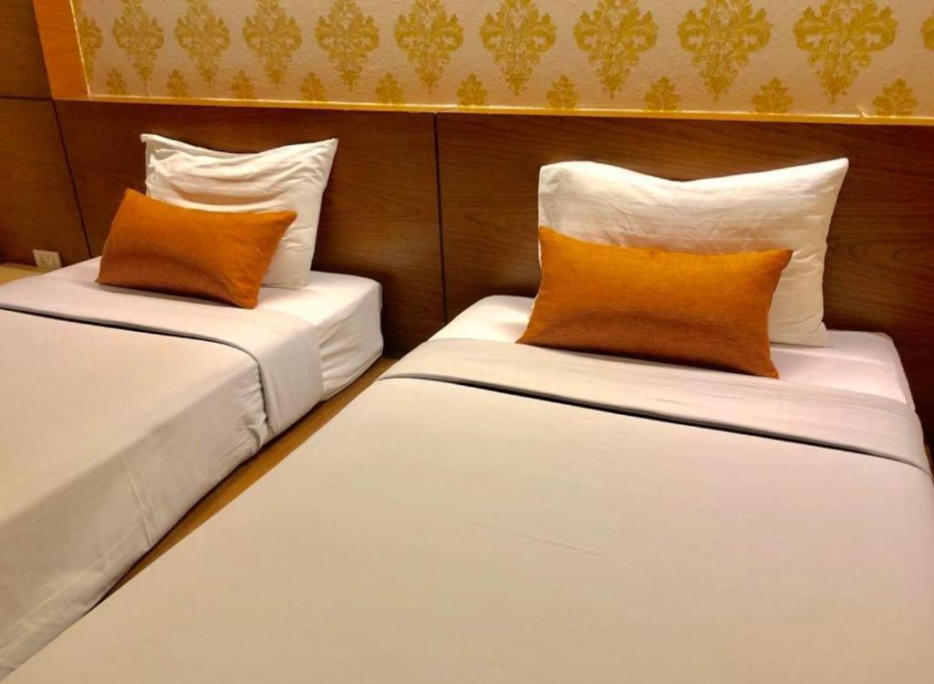 Standard Twin bed Building no view