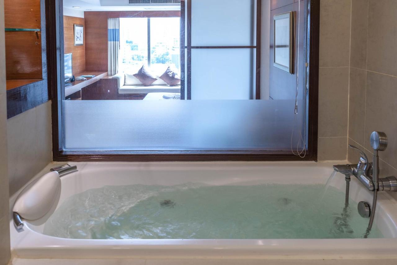 Executive Suite Spa Bath