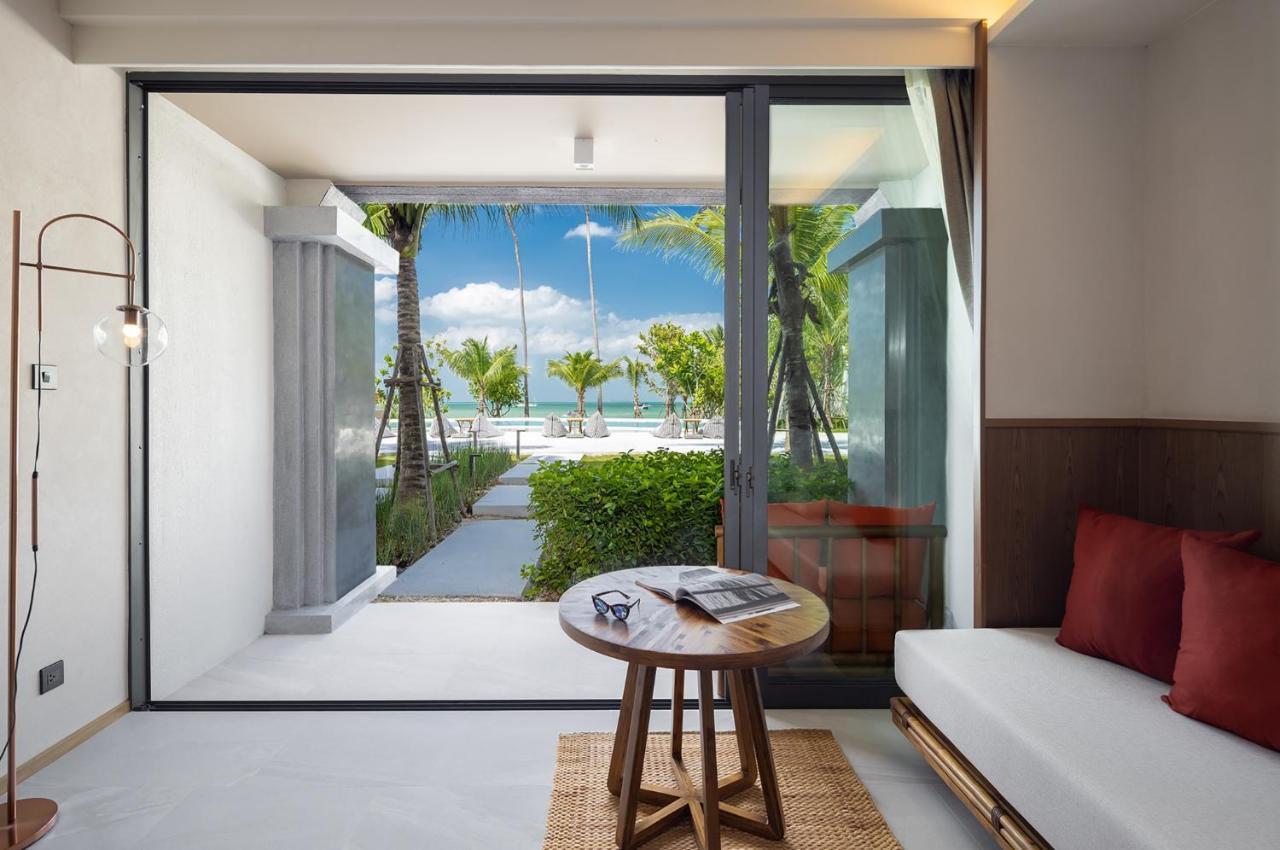 Deluxe Pool Access Sea View