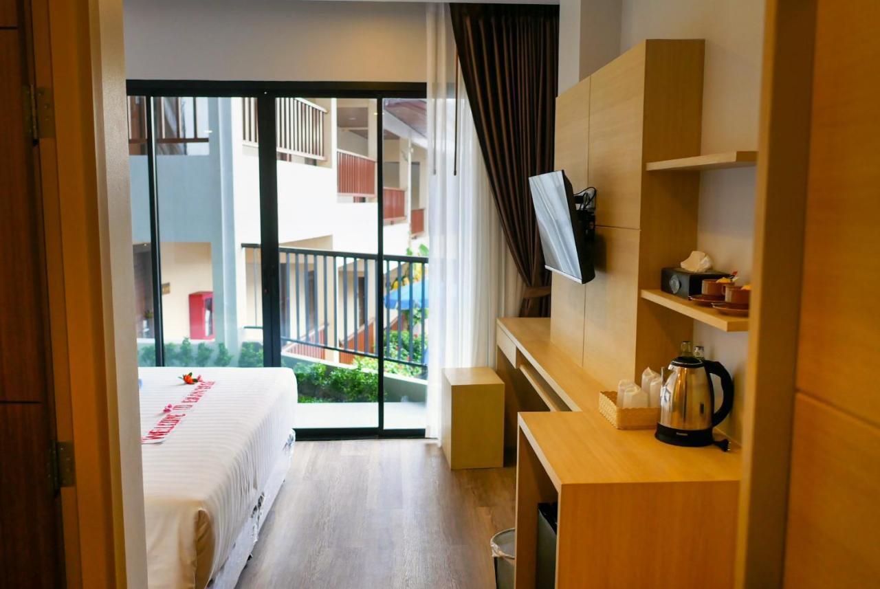 Cozy Double Room with Pool View