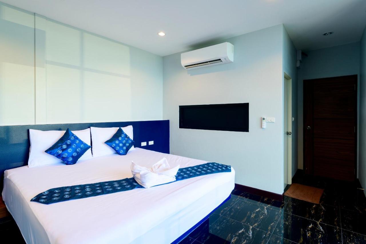 Deluxe King Suite
