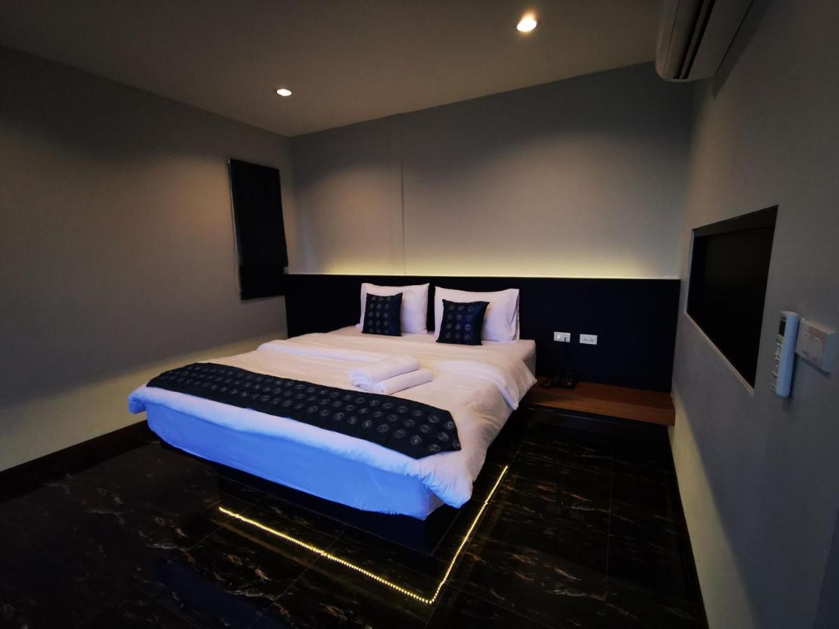 Deluxe King Suite