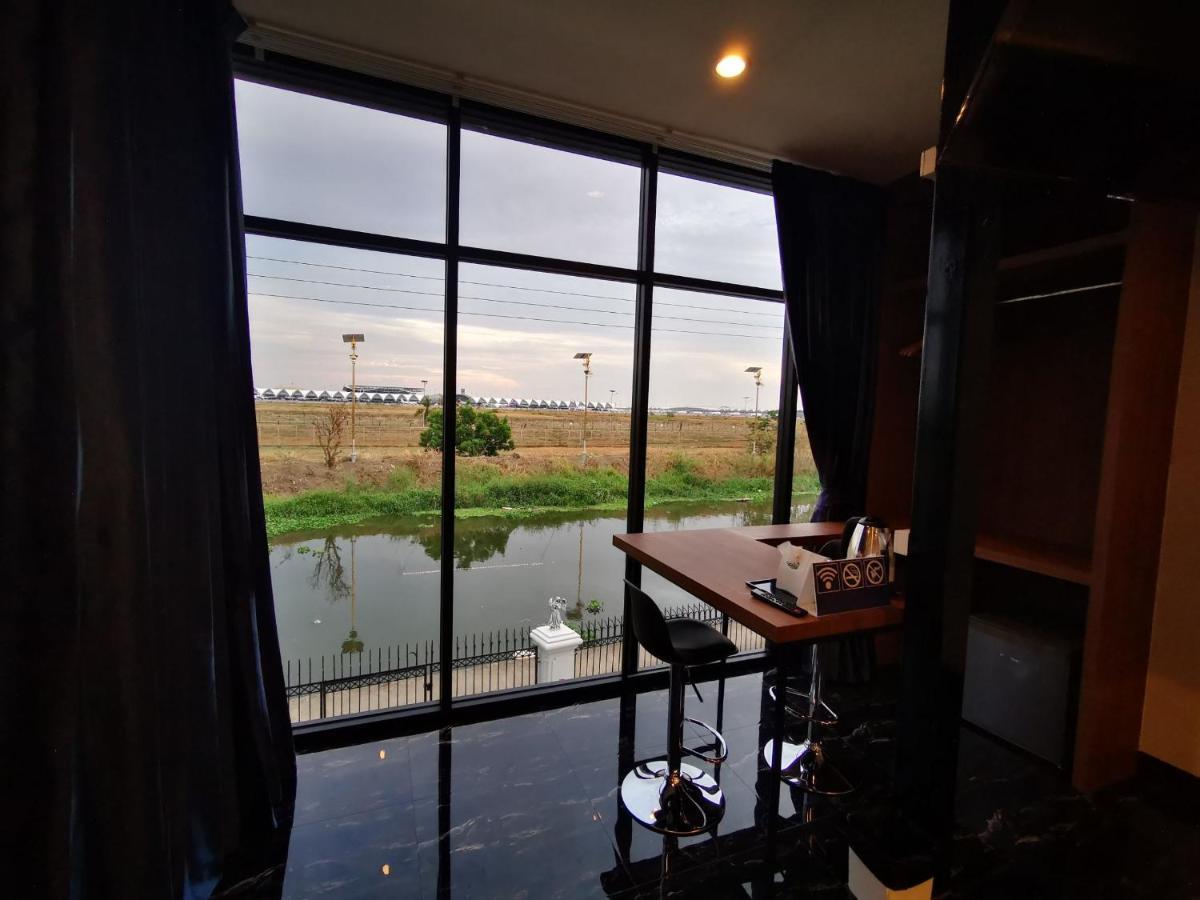 Deluxe King Suite