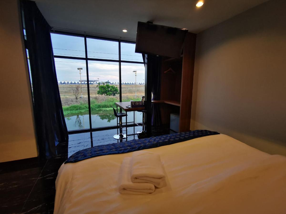 Deluxe King Suite