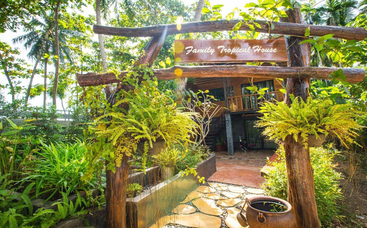 Family Tropical House