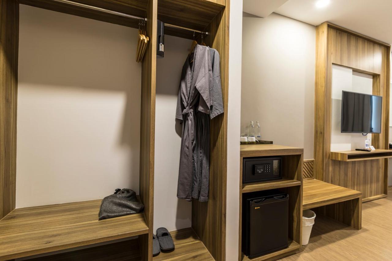 Family Room,1197592186:JPEG