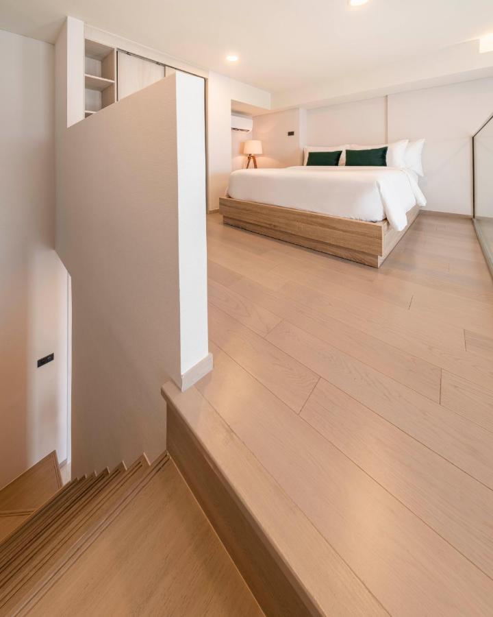 One-Bedroom Duplex King Suite,1595512268:JPEG