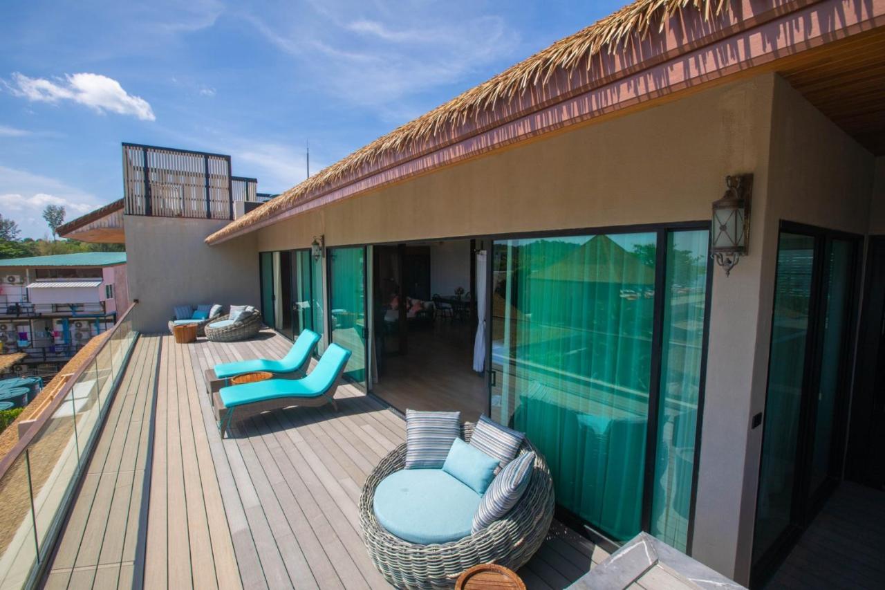 Royal Jacuzzi pool Suite Sea View,1204753402:JPEG