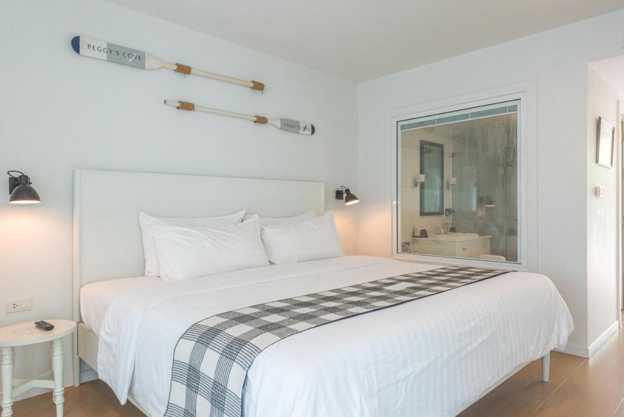 Deluxe Double Room Pool Access