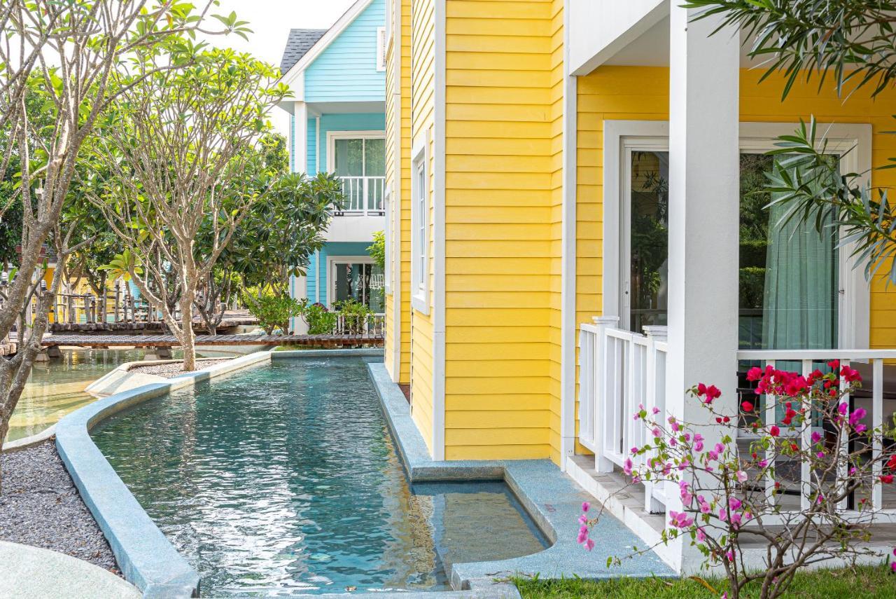 Deluxe Double Room Pool Access