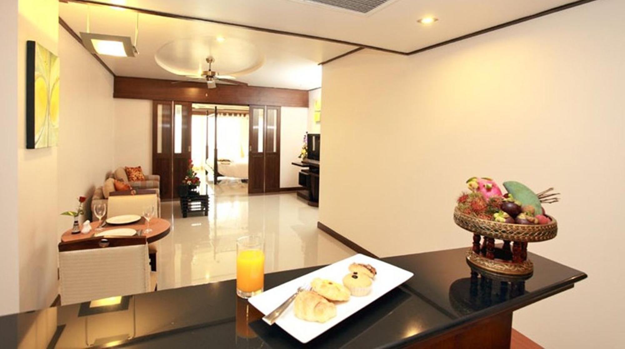 Deluxe One-Bedroom Suite
