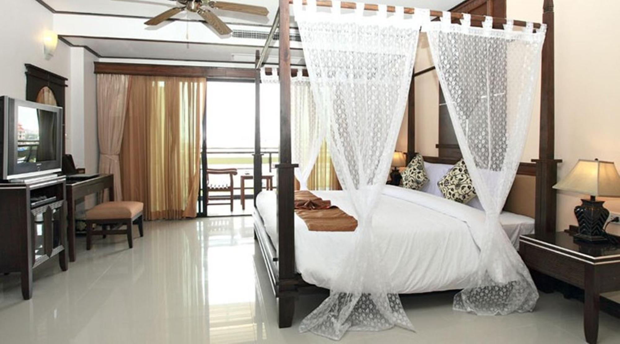 Deluxe One-Bedroom Suite