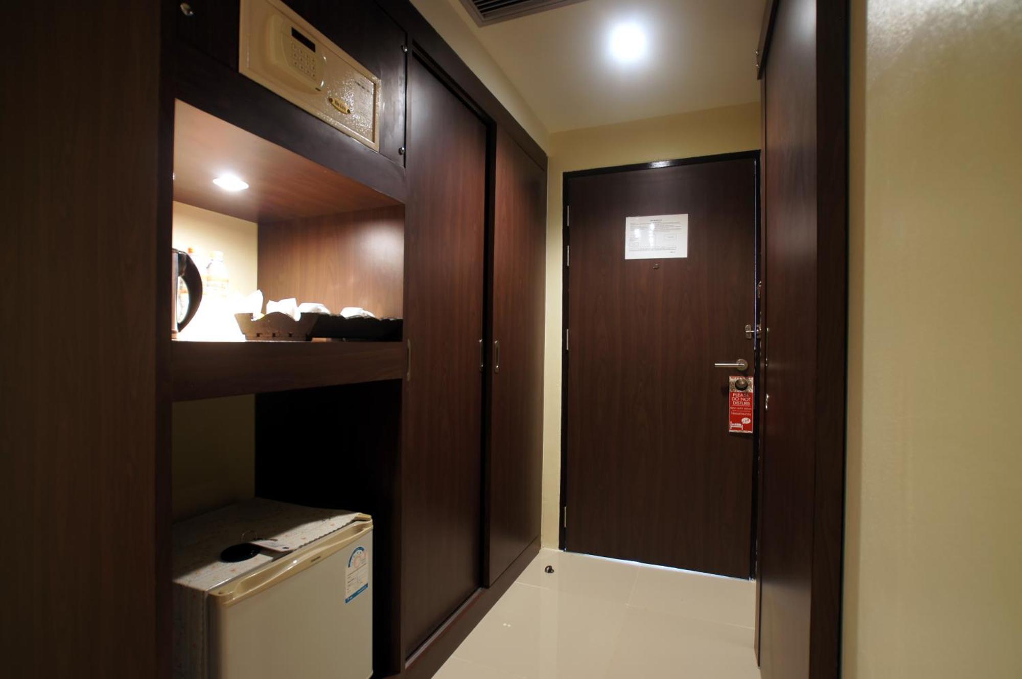 Standard Room,1432953859:JPEG