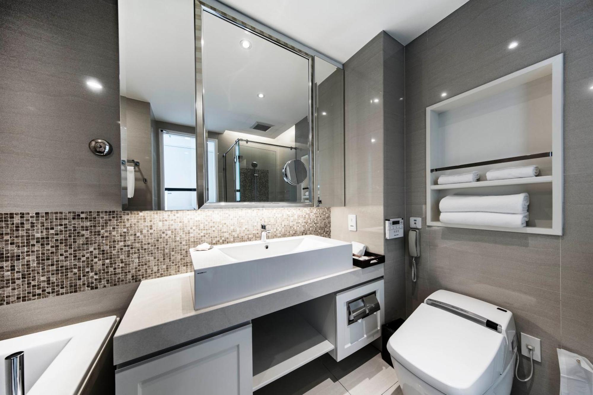Deluxe Family Connecting Room