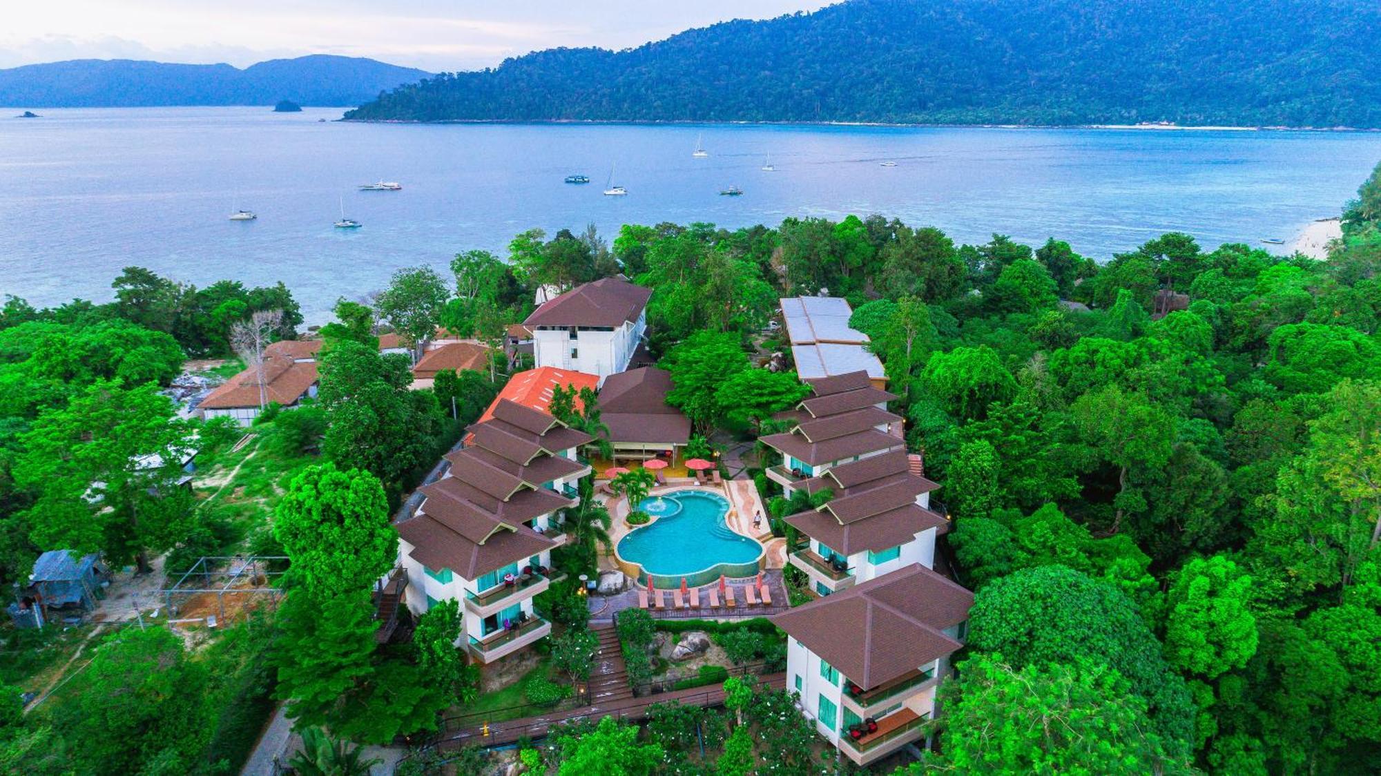 Superior Double Room with Pool View