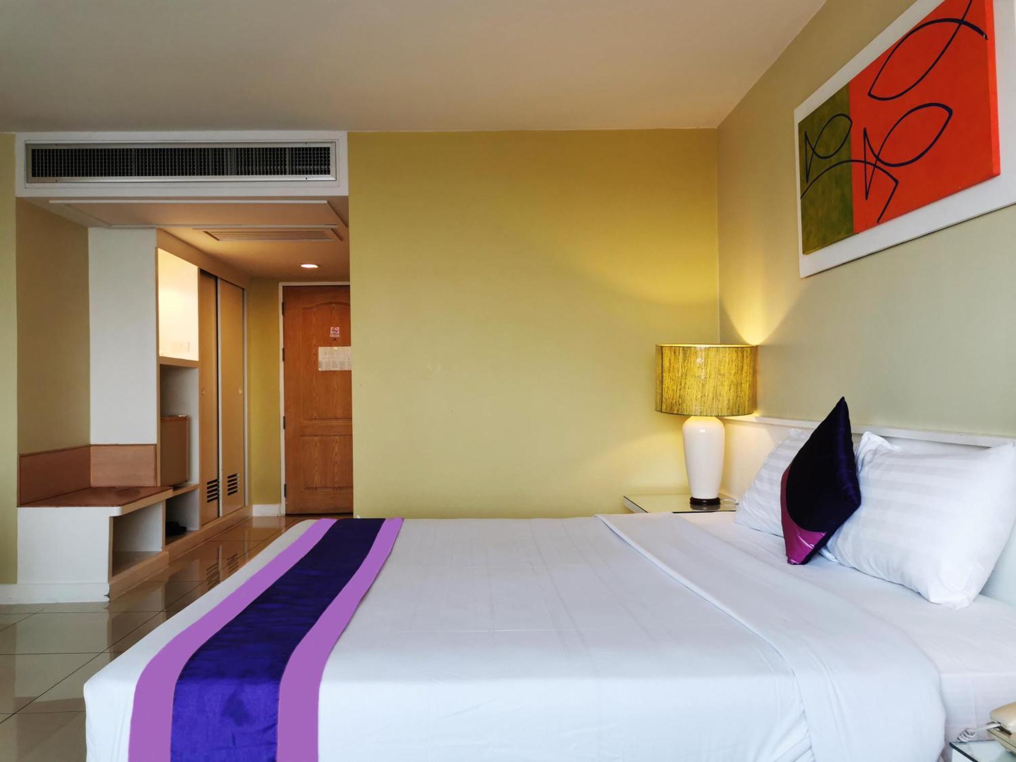 Superior Double or Twin Room with City View,932766865:JPEG