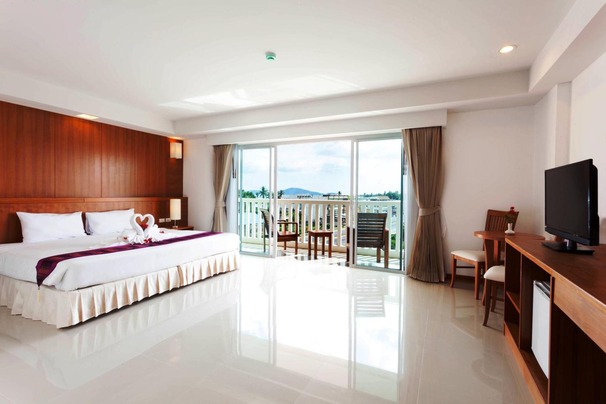Double or Twin Room Partial Sea View