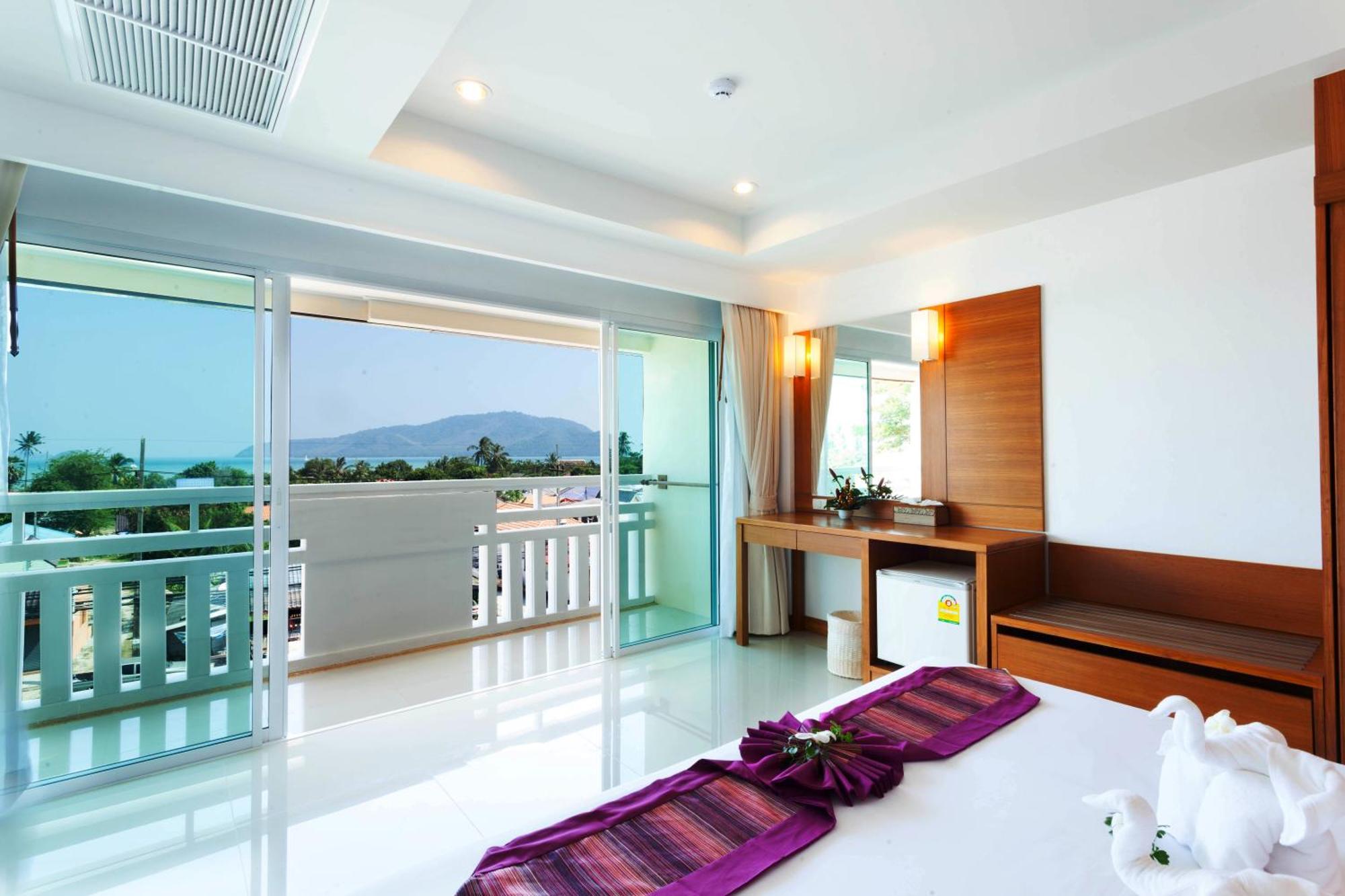 Double or Twin Room Partial Sea View