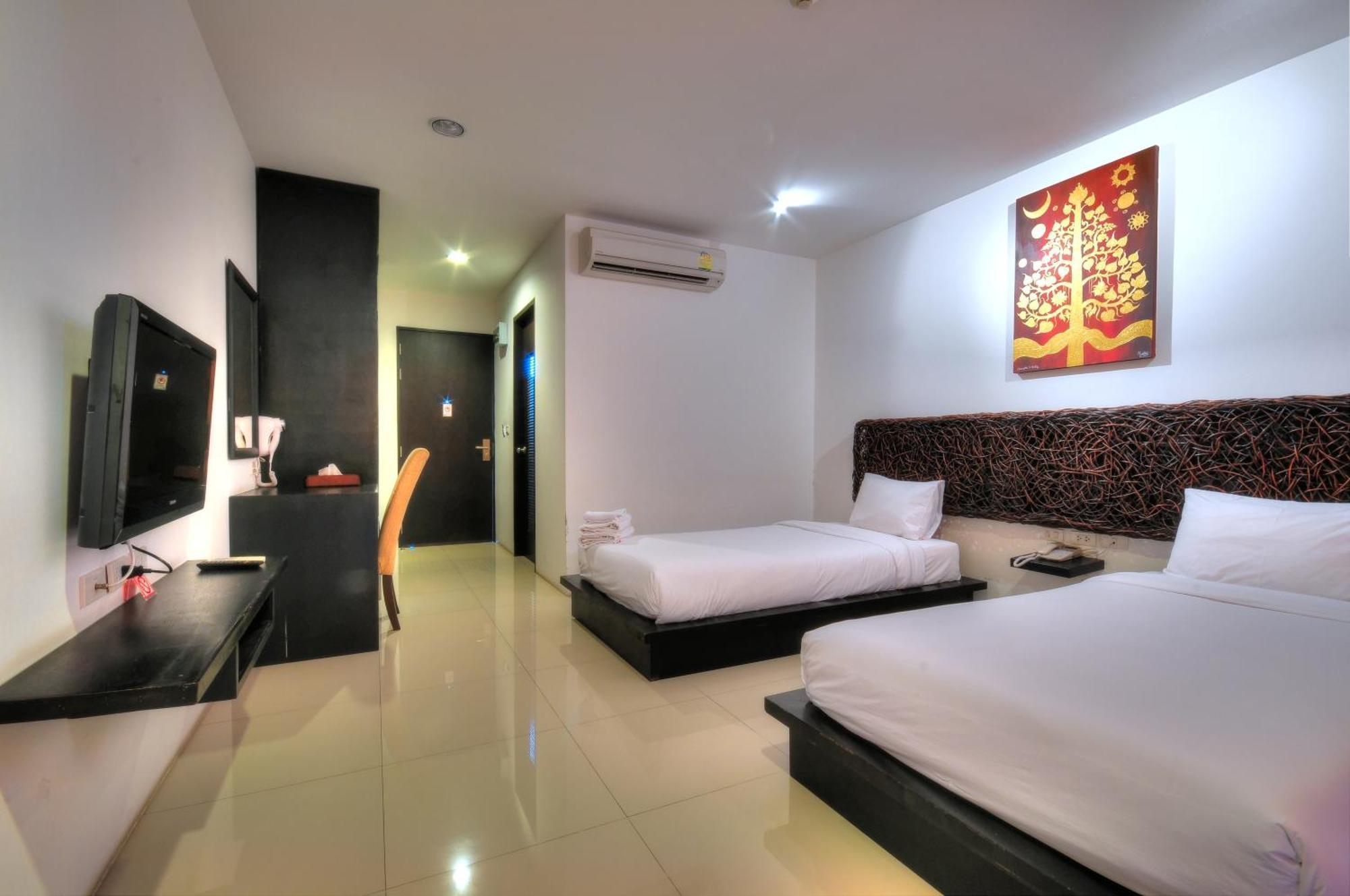Deluxe Double or Twin Room Pool View