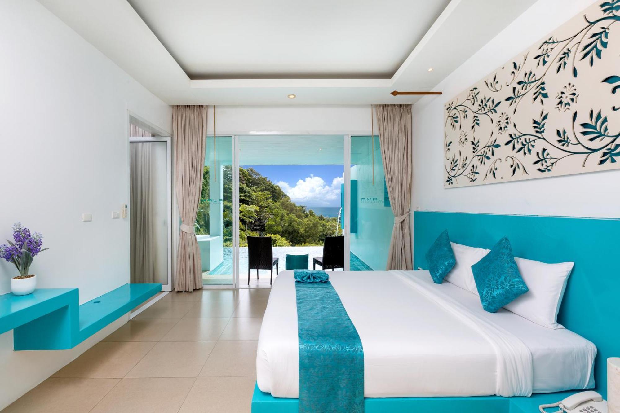 Deluxe Partial Seaview Pool Suite