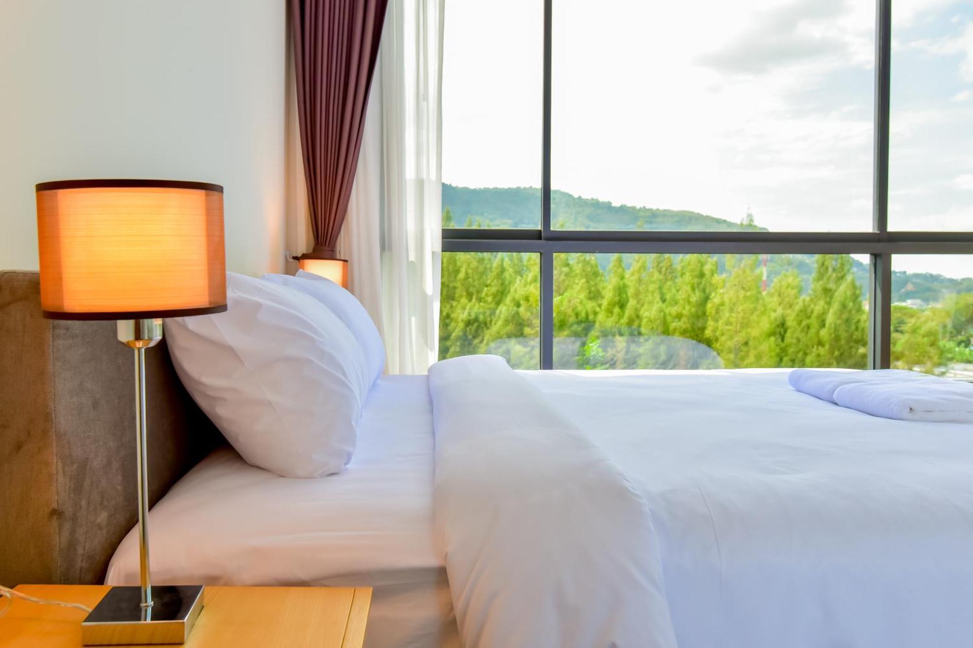 Deluxe One-Bedroom Suite