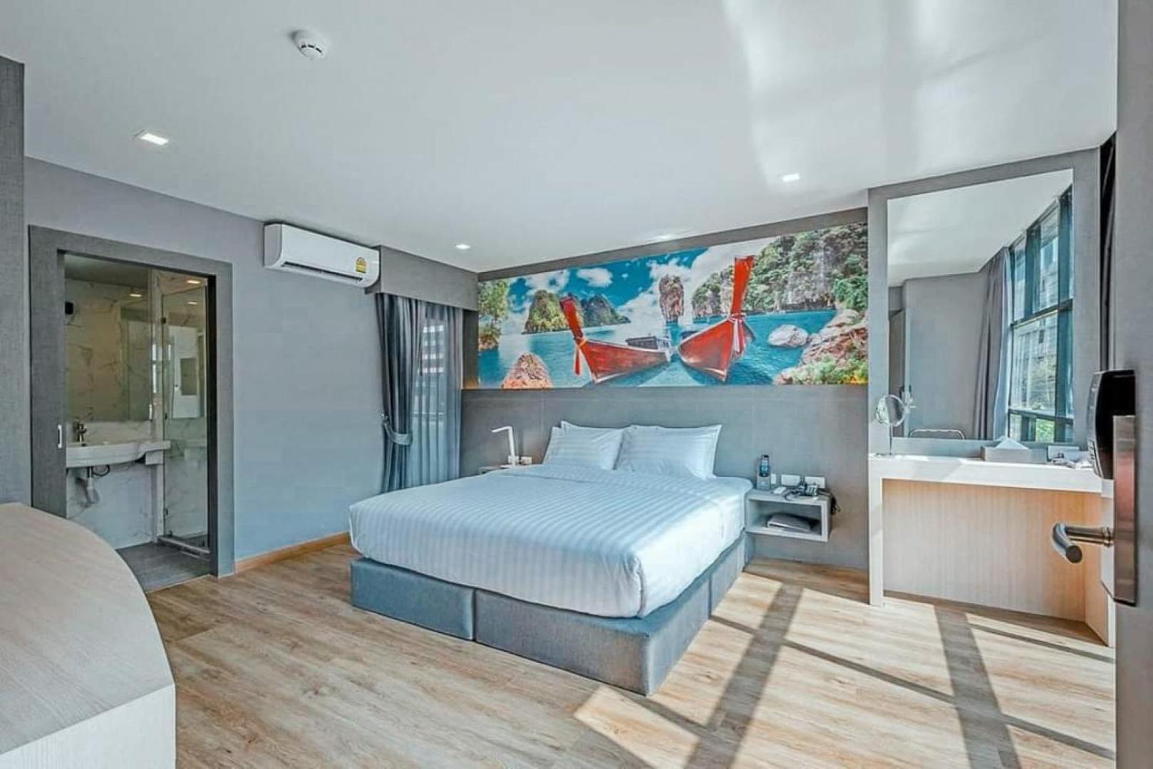 Deluxe Double Room with City View