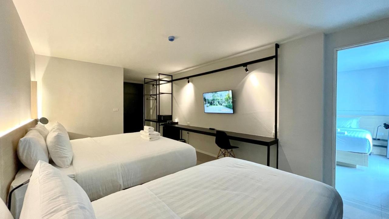 Connecting Room